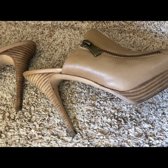 Tahari 8.5 high heels 👠. Very comfortable - Picture 5 of 7